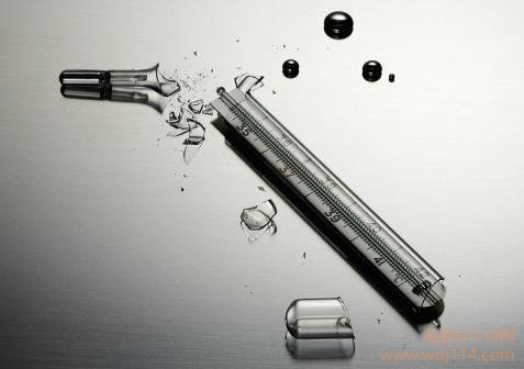 溫度計碎了，溫度計摔碎了水印怎么處理？